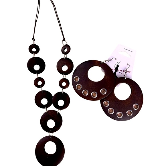 WOODEN STYLE NECKLACE AND EARRING SET- NWT - Picture 3 of 6
